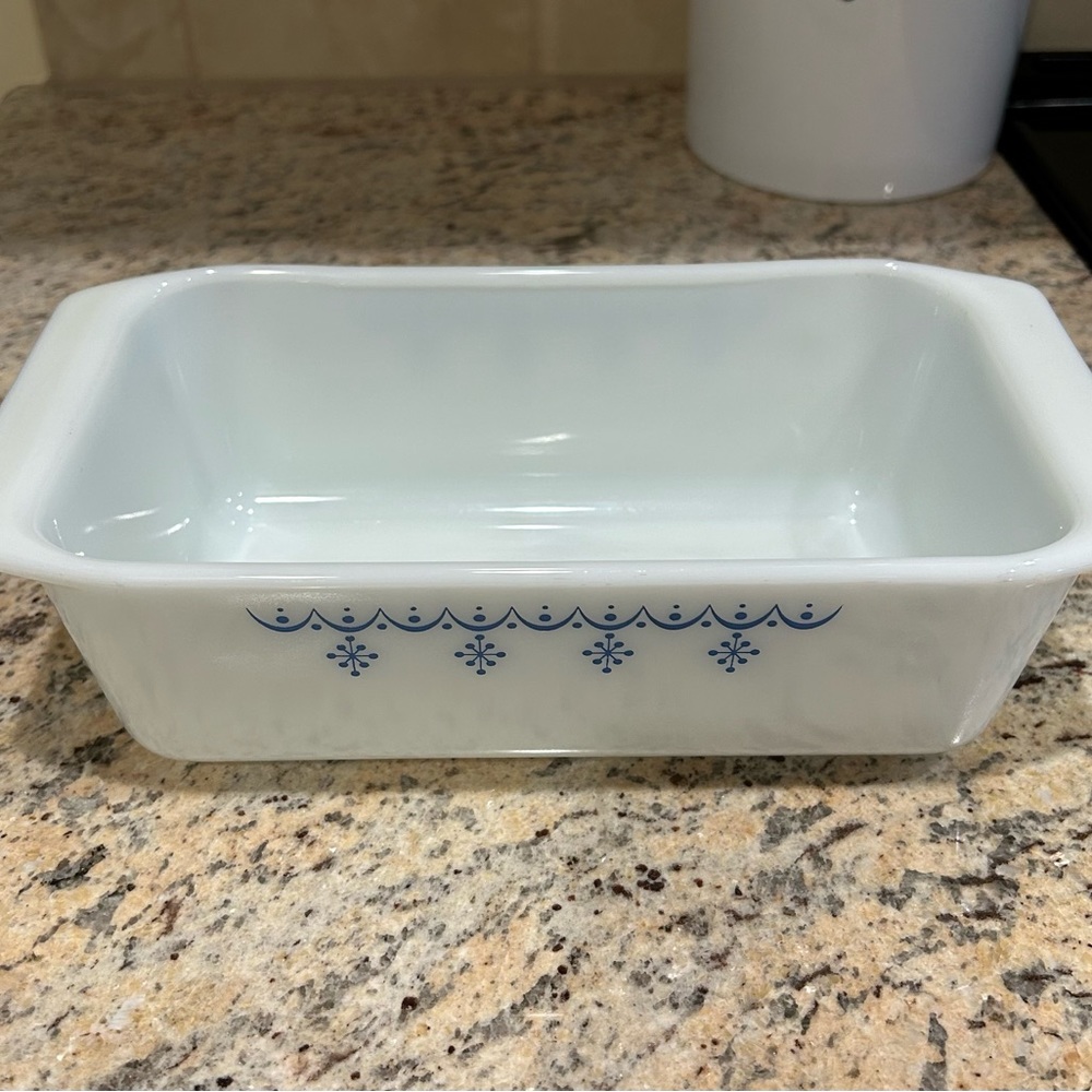 Vintage Pyrex #913 Blue Snowflake Garland Loaf Pan. Gently used but like new.